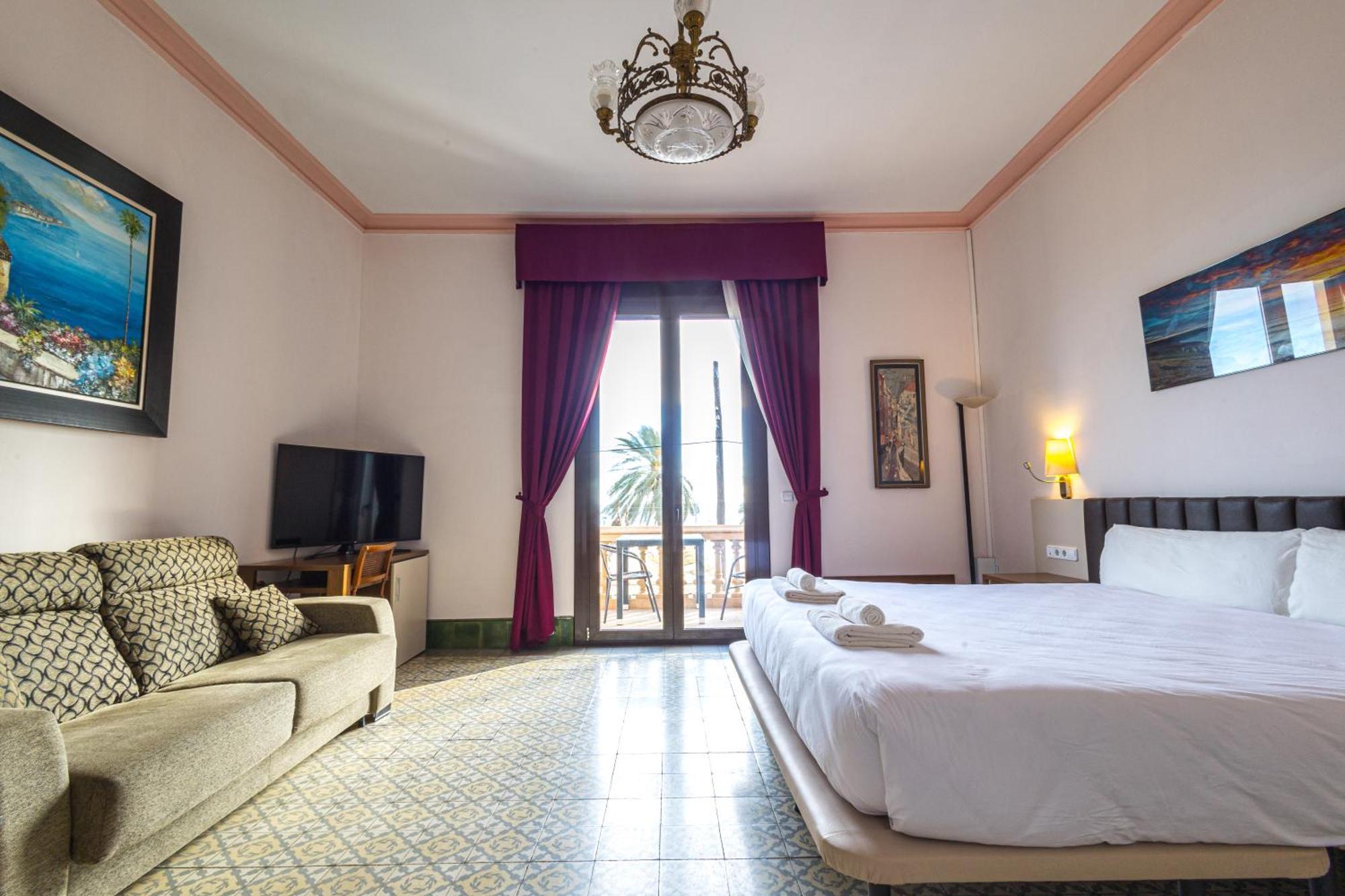 Hotel Llar De Capitans Masnou Ngoại thất bức ảnh